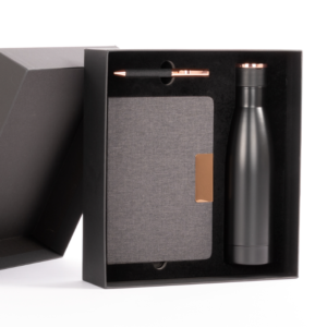 Set "EPIC" negro con detalles encobrizados.